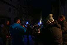 Sankt Martin Laternenumzug durch die Stadt (Foto: Karl-Franz Thiede)